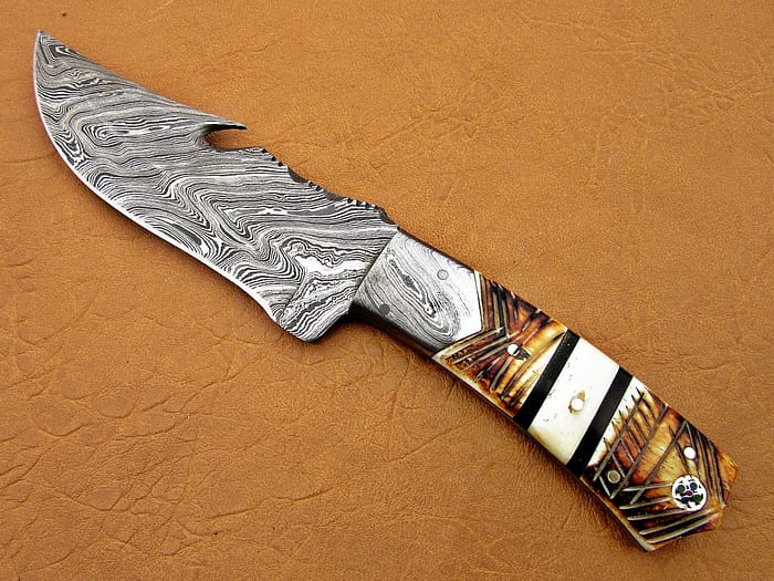 Damascus Steel Blade Gut Hook Bowie Knife 9 Inch