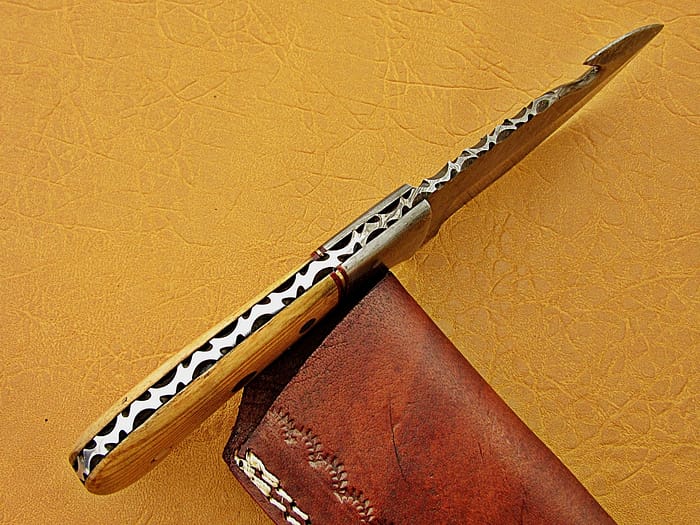 Damascus Steel Blade Skinner Knife With Walnut Wood Handle 9 Inch