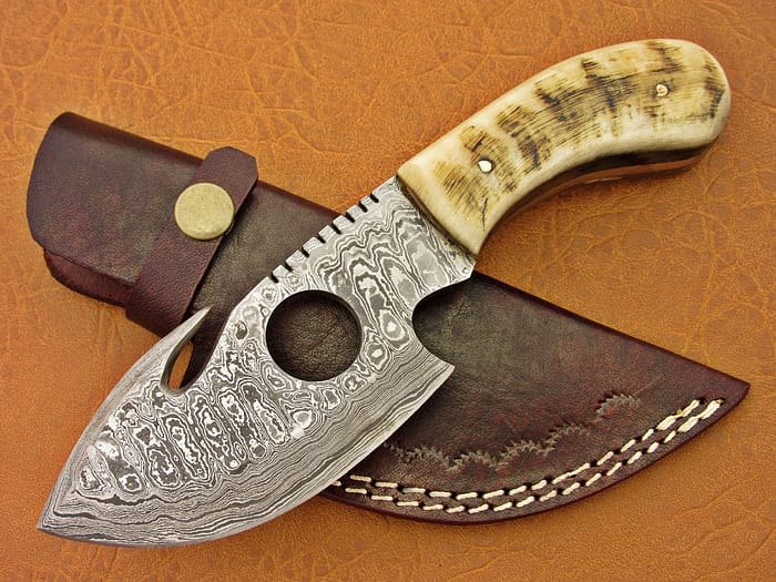Damascus Steel Blade Knife , Handle Material Ram Horn Overall 8 Inch