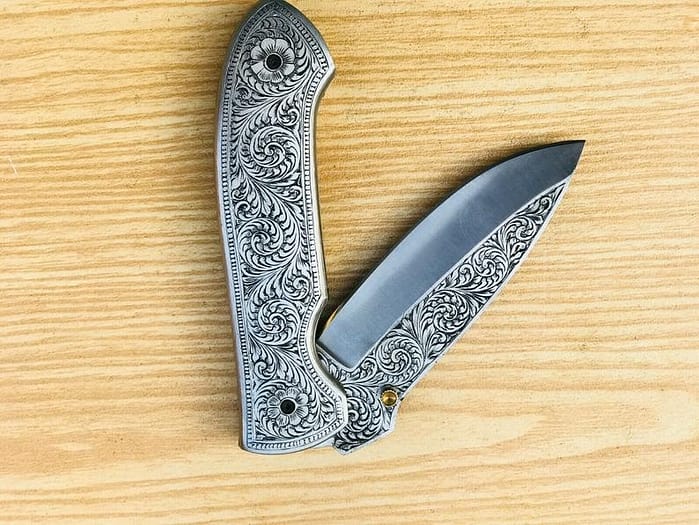 Hand Engraved Folding Knife-9 Inches1v