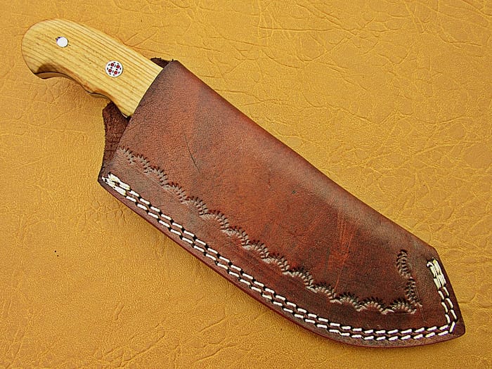 Damascus Steel Blade Skinner Knife With Walnut Wood Handle 9 Inch