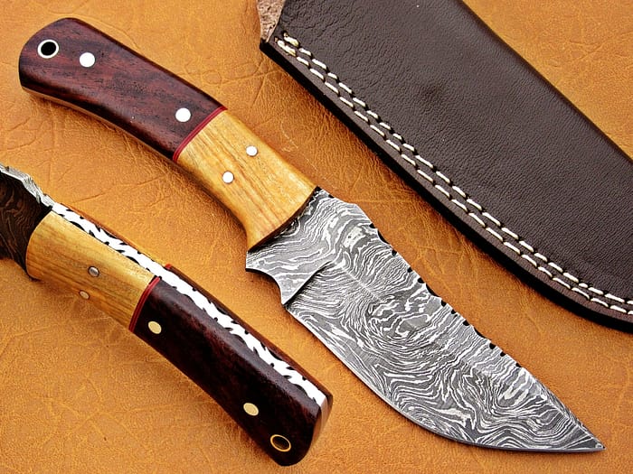 Damascus Steel Blade Skinner Knife With Walnut Wood Handle And Olive Wood Bolster